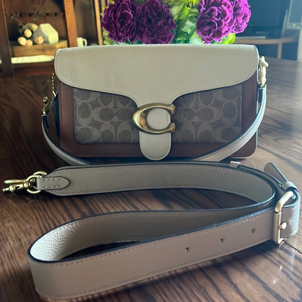 Coach Signature Tabby Shoulder bag